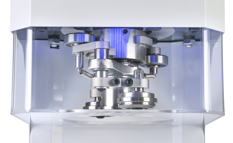 Plastic can sealing machine